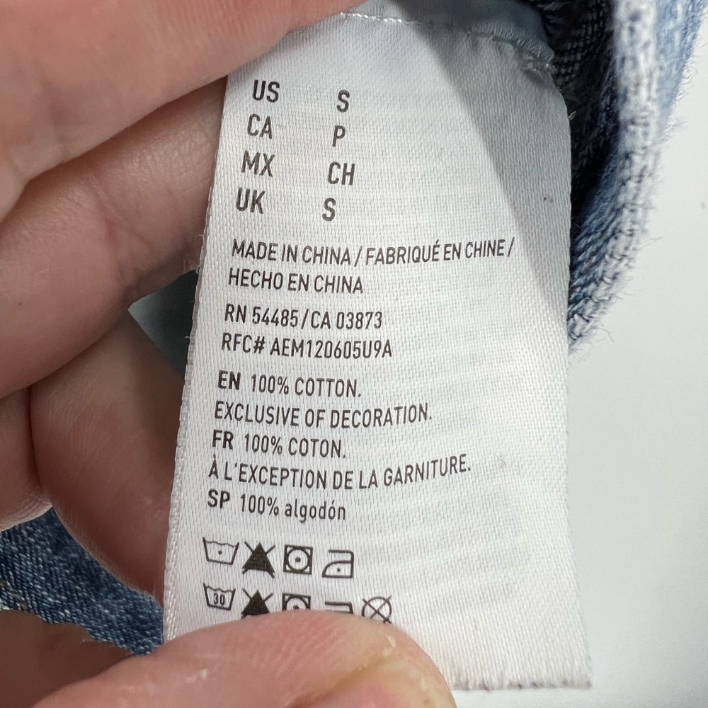 American eagle, highly distressed floral embroidered denim trucker jacket… - Picture 16 of 16
